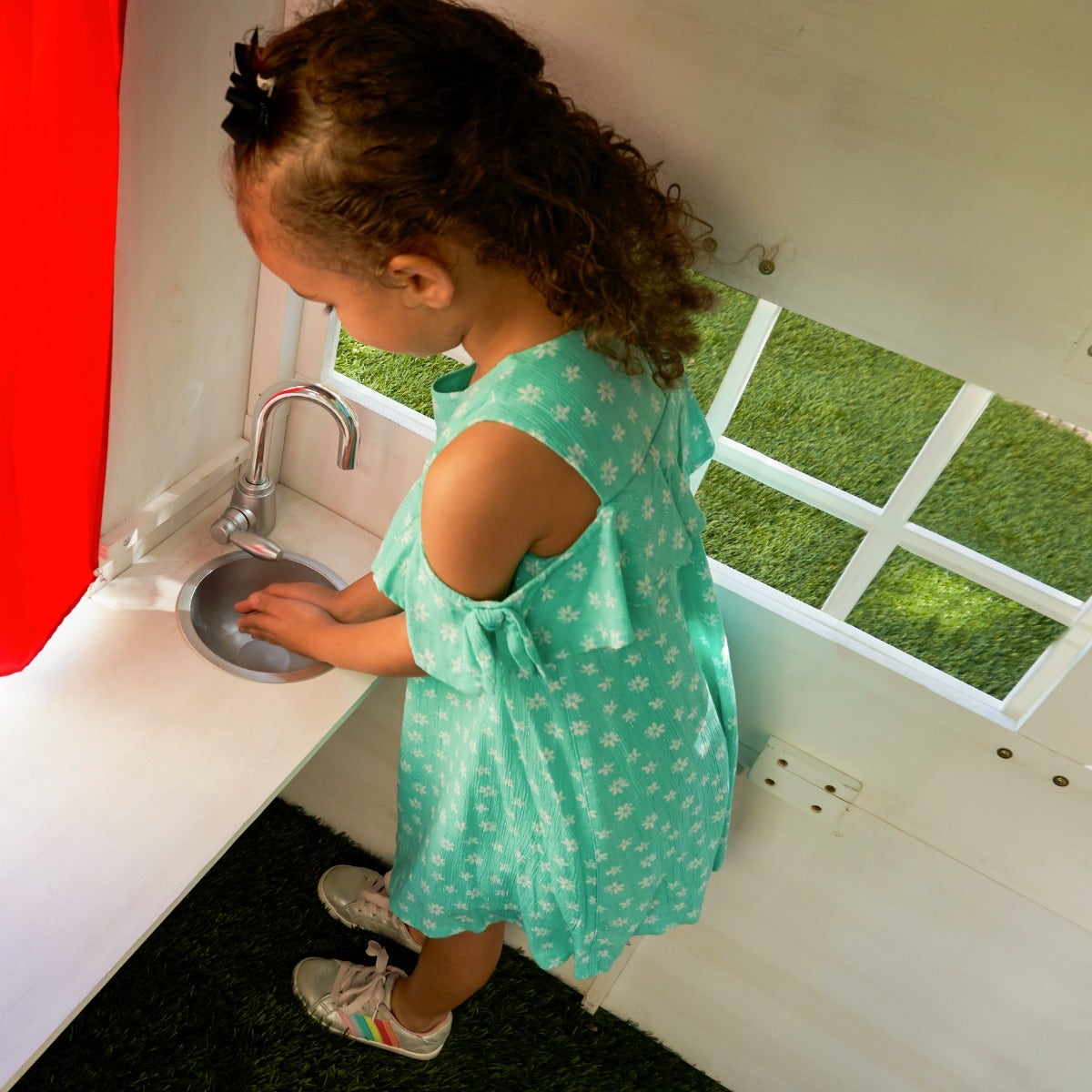 Outdoor Playhouse with Picnic Table and Chalkboard - White