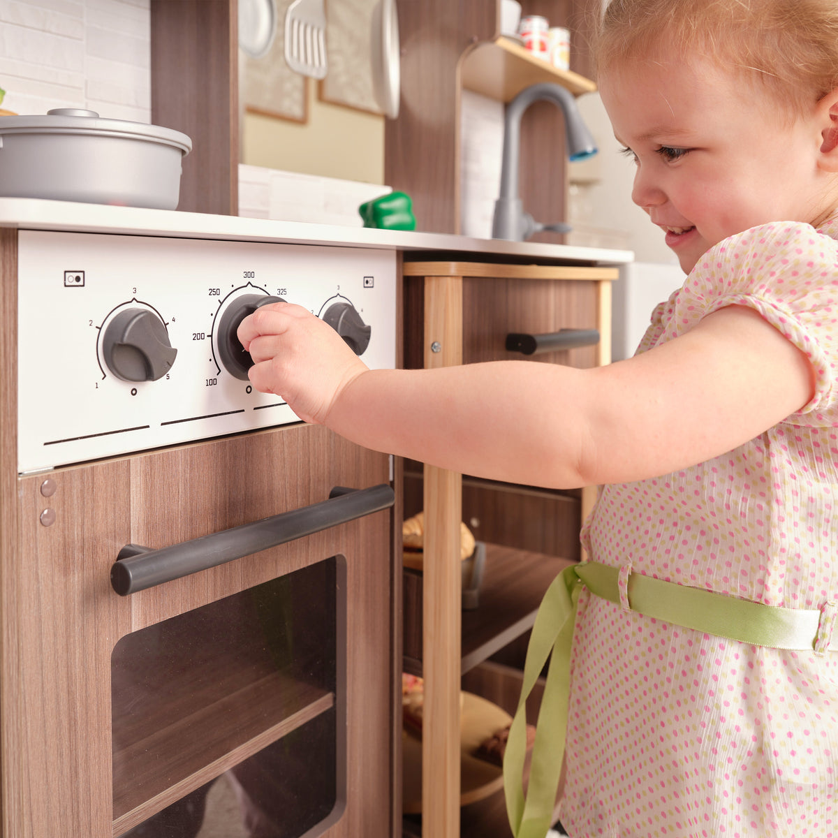 Kids Pretend Play Kitchen with Lights and Sounds and Storage