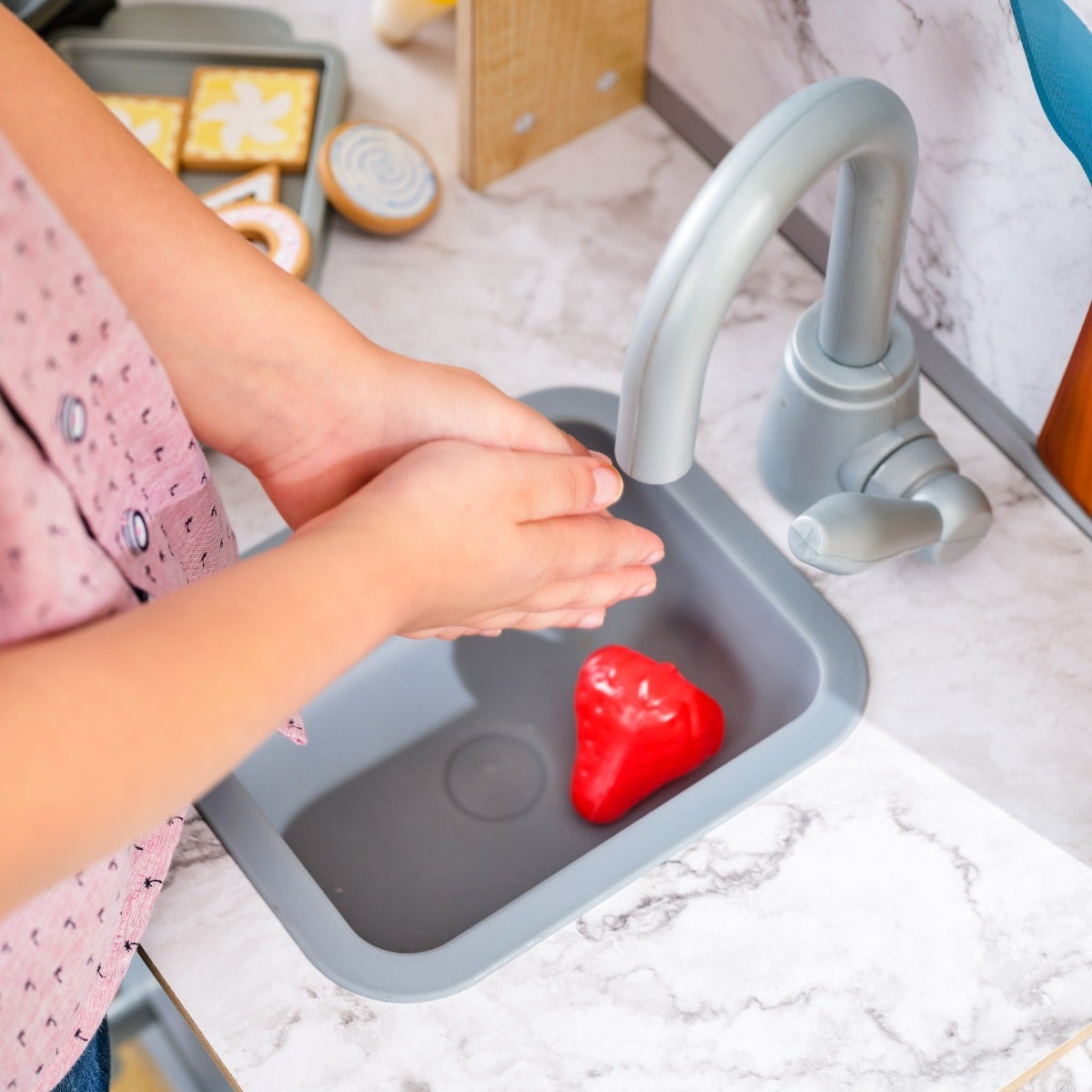 Kids Pretend Play Kitchen with Storage and Play Food